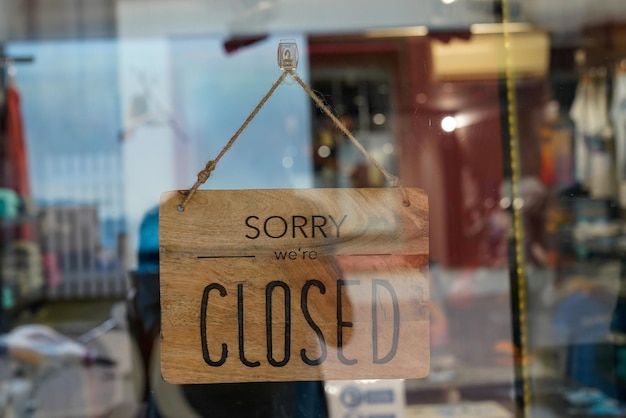 Letrero de madera, lo siento, estamos cerrados, madera en ventanas, tienda, restaurante, cafetería, tienda, letrero