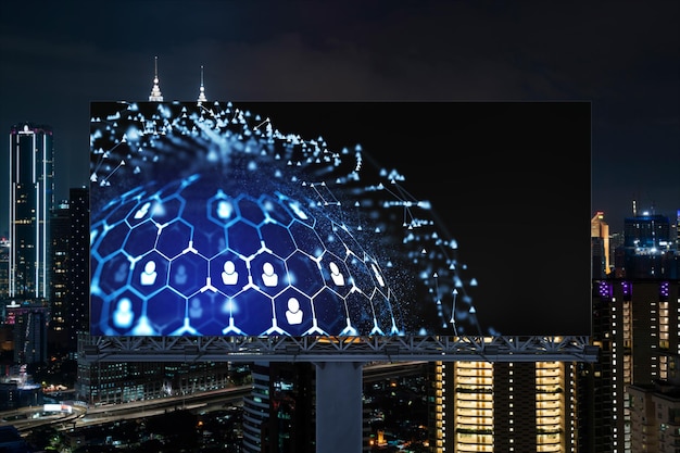 Leuchtende Social-Media-Symbole auf der Plakatwand über Nacht mit Panoramablick auf die Stadt Kuala Lumpur Malaysia Asien Das Konzept der Vernetzung und des Aufbaus neuer Verbindungen zwischen Menschen und Unternehmen in KL