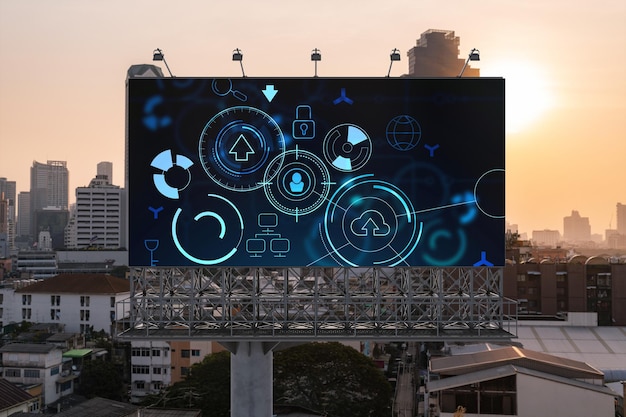 Leuchtendes Hologramm des technologischen Prozesses auf der Plakatwand Panorama-Stadtbild von Bangkok bei Sonnenuntergang Das größte innovative Zentrum für technische Dienstleistungen in Südostasien