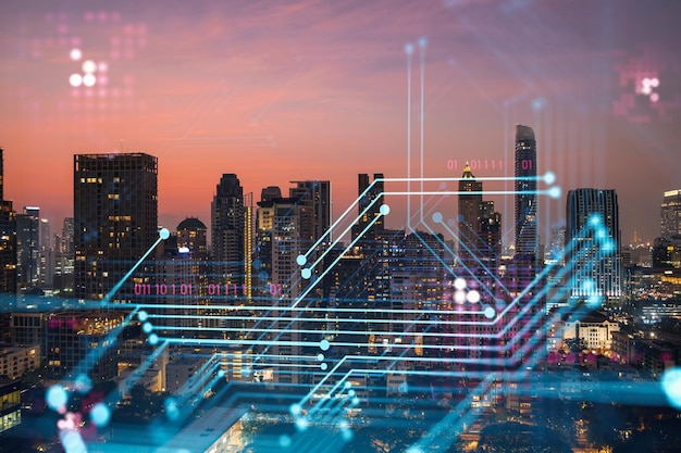 Leuchtendes Hologramm des technologischen Prozesses Panorama-Stadtbild von Bangkok bei Sonnenuntergang Das größte innovative Zentrum für technische Dienstleistungen in Südostasien Mehrfachbelichtung