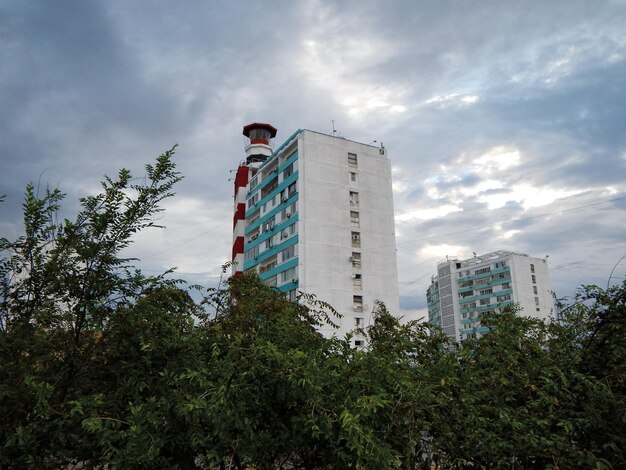 Leuchtturm auf dem Dach eines Wohngebäudes Aktau Kasachstan Mangistau Region 12 August 2020 Jahr
