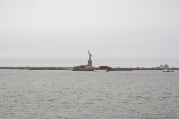 Foto leuchtturm auf see