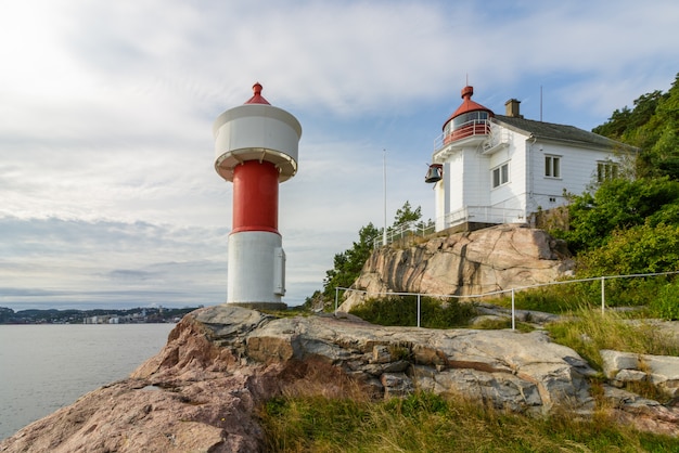 Leuchtturm bei Odderoya in Kristiansand, Norwegen