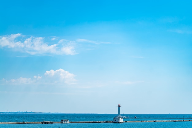 Leuchtturm im Seehafen.