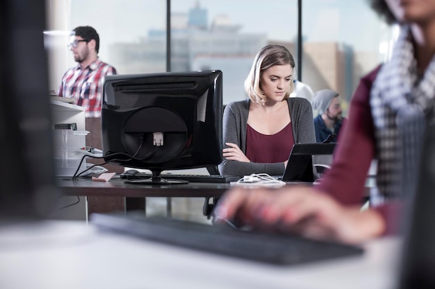 Leute, die im Büro arbeiten