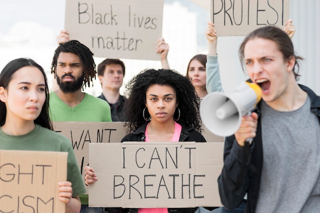 Leute, die protestieren, ich kann keine Zitate atmen