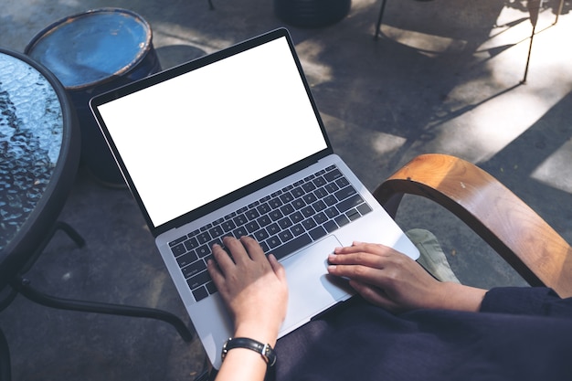 Leute, die Spott herauf Computerlaptop verwenden