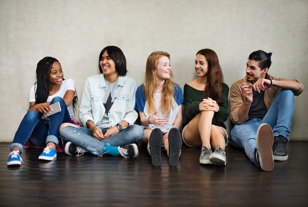 Leute-Freundschafts-Zusammengehörigkeits-Tätigkeits-Jugend-Kultur-Konzept