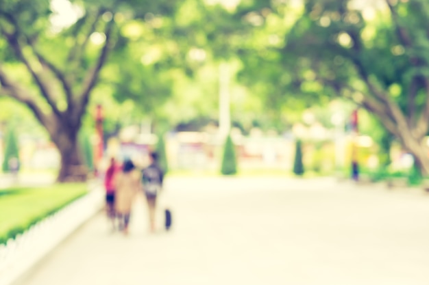 Leute im grenn Park mit bokeh Licht