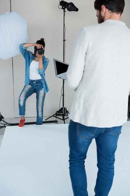 Foto levantamento modelo masculino para o fotógrafo