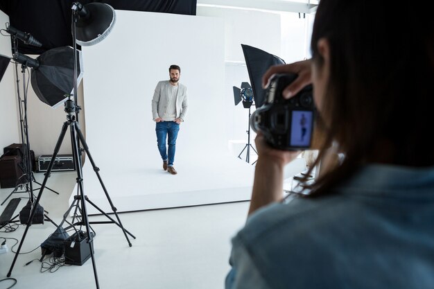 Levantamento modelo masculino para o fotógrafo