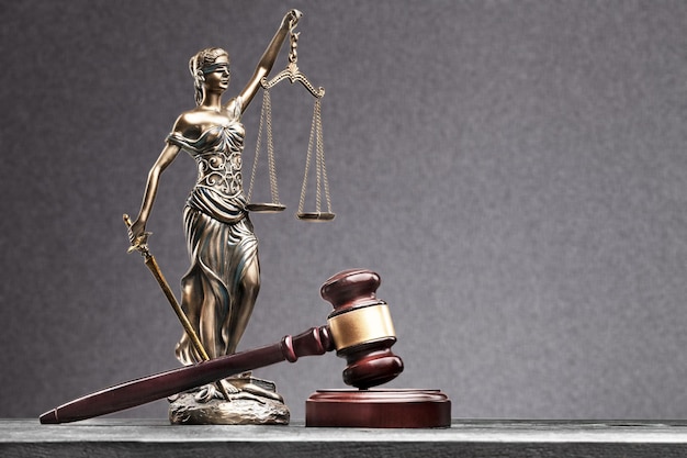 Ley de justicia concepto de sala de audiencias constitución juez tribunal