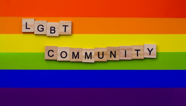LGBT-Community-Briefe auf der LGBT-Flagge