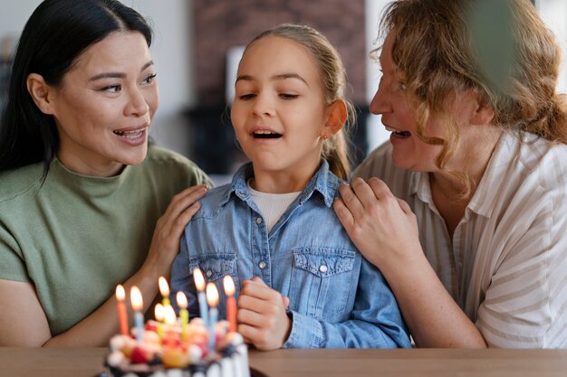 Foto lgtbiq-familie genießt das gemeinsame leben