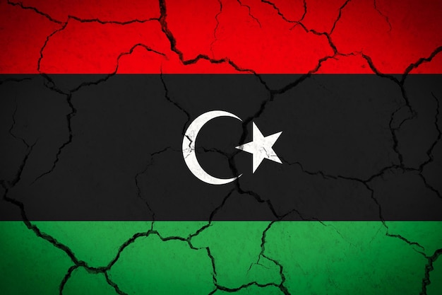 Libia rompió la bandera del país
