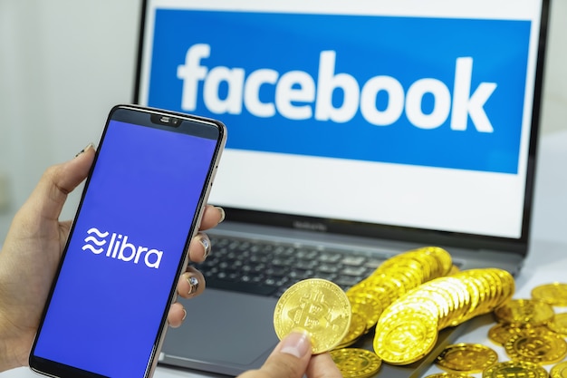 Libra criptomoneda en Facebook y bitcoin criptomoneda