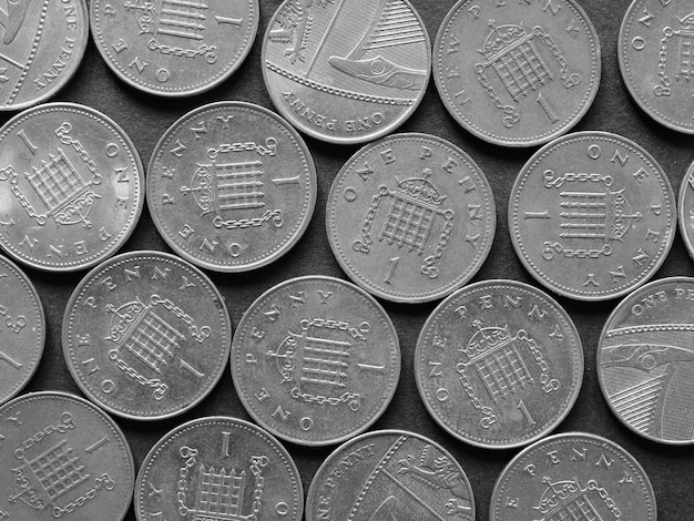 Foto libra monedas reino unido en blanco y negro