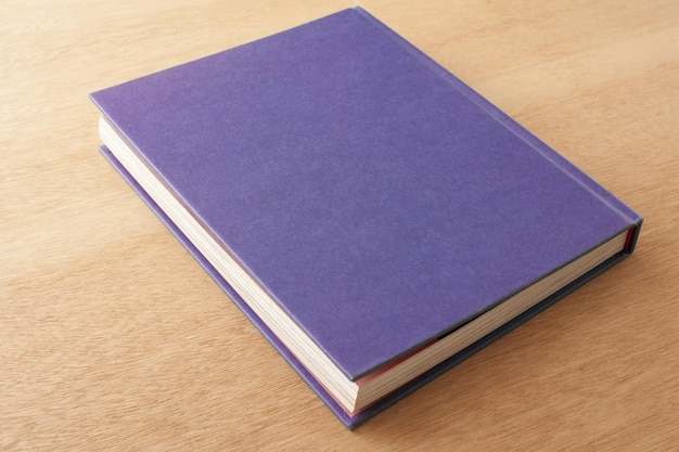Libreta de tapa dura con tapa morada