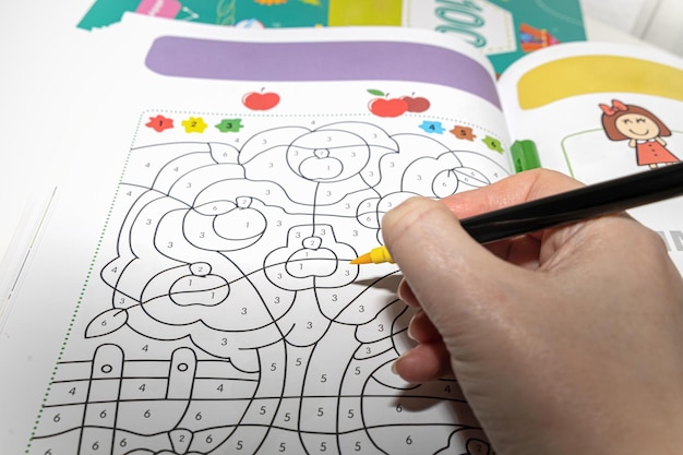 Libro de actividades para niños con lápices Desarrollo infantil