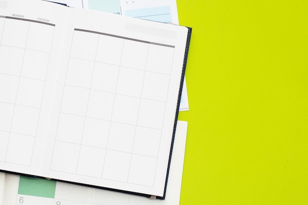 Foto libro de calendario para la planificación del trabajo de fondo