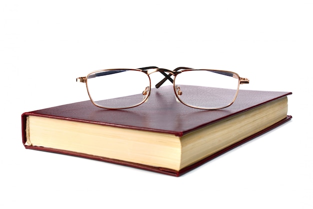 Libro y gafas