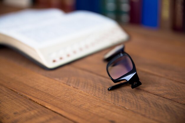 Libros con gafas