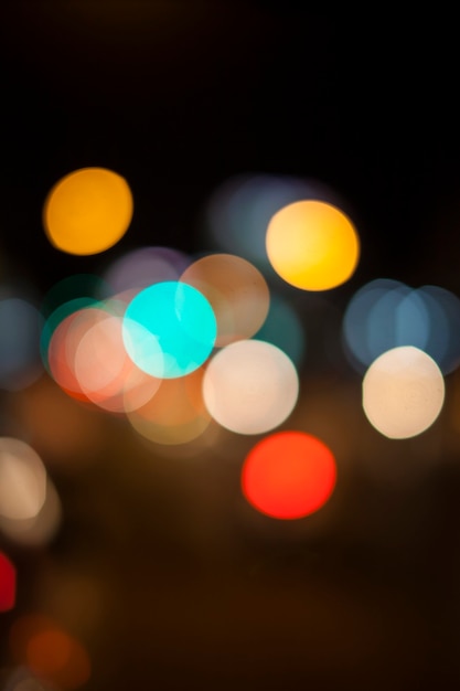 Lichter von Bokeh auf schwarzem Hintergrund