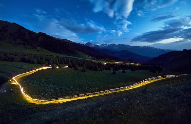 Lichtspur im Berg