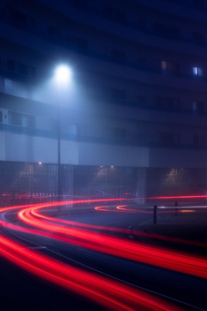Lichtspuren auf der Straße nachts