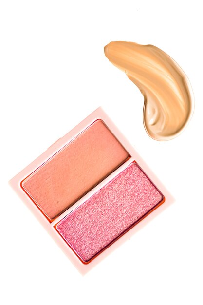 Lidschattenpuder oder Rouge-Make-up-Palette als flacher rosa und orangefarbener kosmetischer Lidschatten und ...