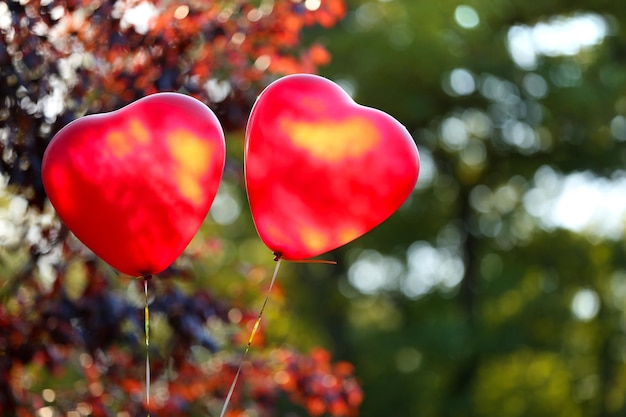Liebe Herzballons im Freien