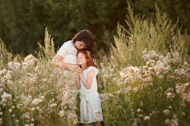 Liebe Mutter und Tochter Familie Kind und Elternschaft Konzept