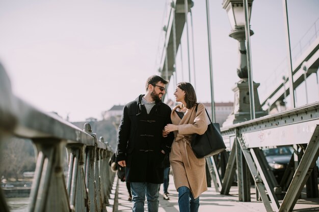 Liebespaar auf Kettenbrücke, Budapest