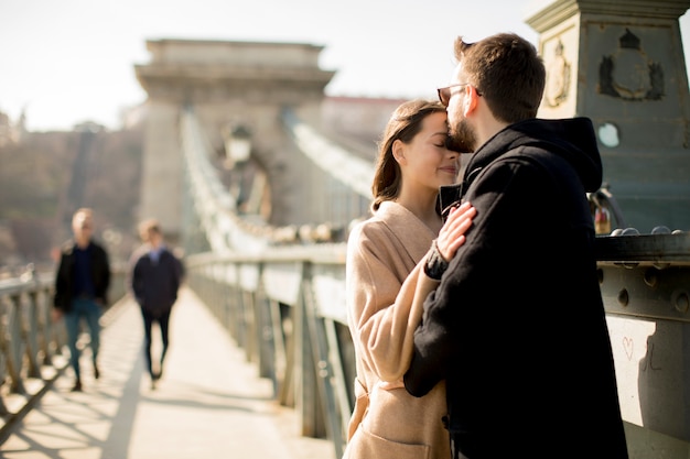 Liebespaar auf Kettenbrücke, Budapest