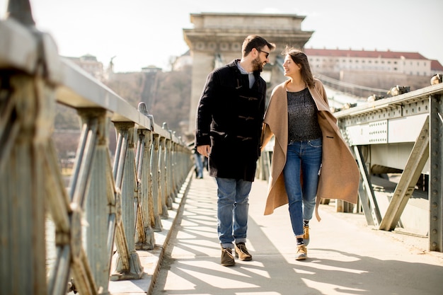 Liebespaar auf Kettenbrücke, Budapest