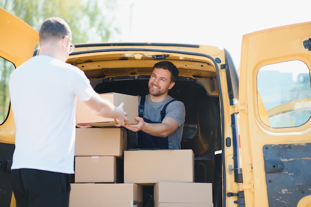 Lieferservice an den Kunden senden, der das Paket erhält