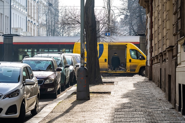 Lieferung von Sendungen mit dem Auto in die Stadt