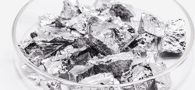 Liga de alumínio de alta pureza de alumínio bruto e liga de metal de minério extraída de fundo isolado de uso industrial anticorrosivo de bauxita
