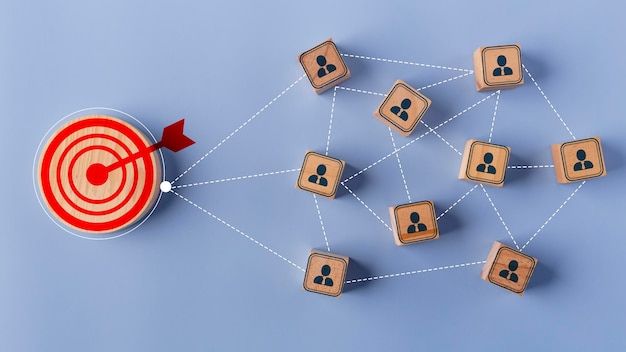 Ligação de conexão de ícone de destino com um ícone humano para grupo-alvo de foco no cliente e conceito de gerenciamento de relacionamento com o cliente