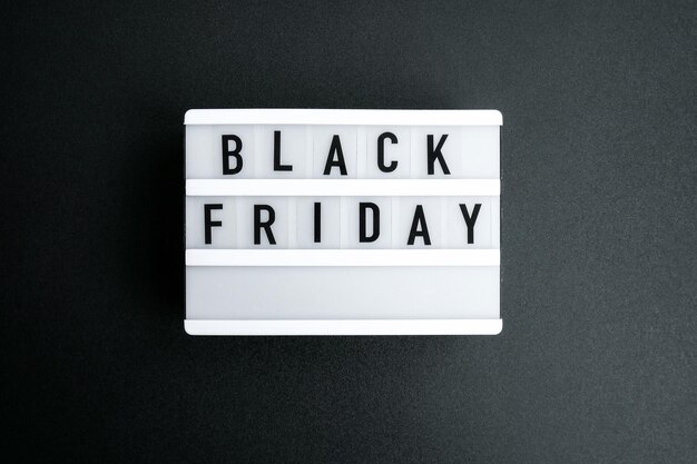 Foto lightbox con texto viernes negro en fondo oscuro venta concepto de compras compras en línea grandes ventas