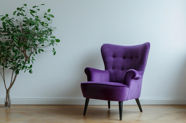 Lila Samt-Sessel und pflanzliche minimalistische Innenarchitektur