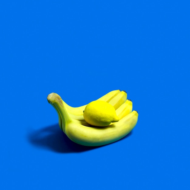 Limão na palma de banana