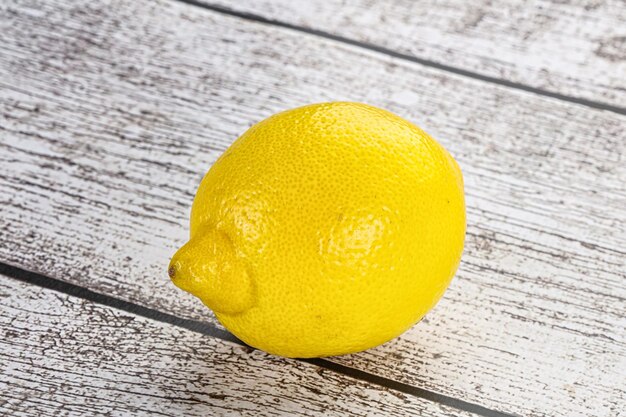 Limão suculento amarelo azedo maduro