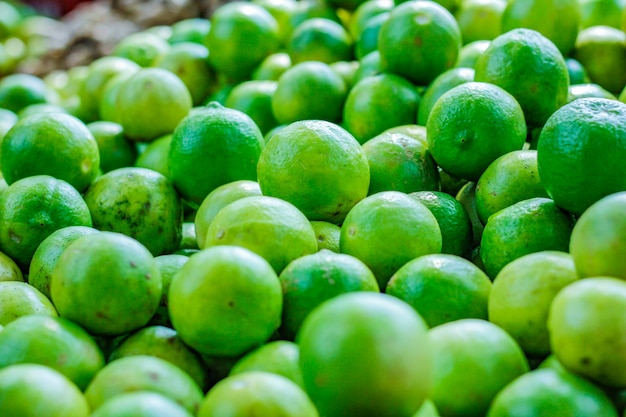 Limão verde e amarelo