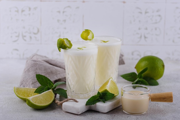 Limonada blanca brasileña o limeade