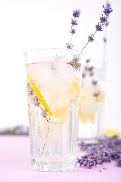 Limonada de lavanda com limão