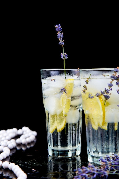 Limonada de lavanda com limão