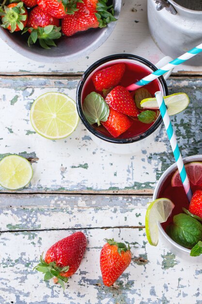 Limonada de fresa en un vaso