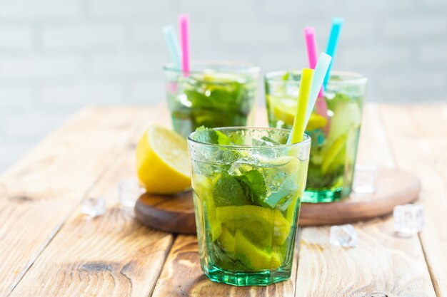 Limonada fresca con hielo