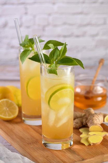 Limonada de miel y jengibre